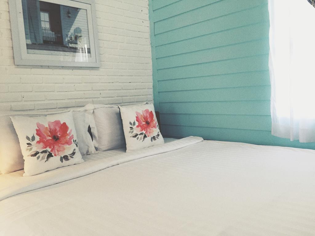 Romance - Another Story In Pai Room photo