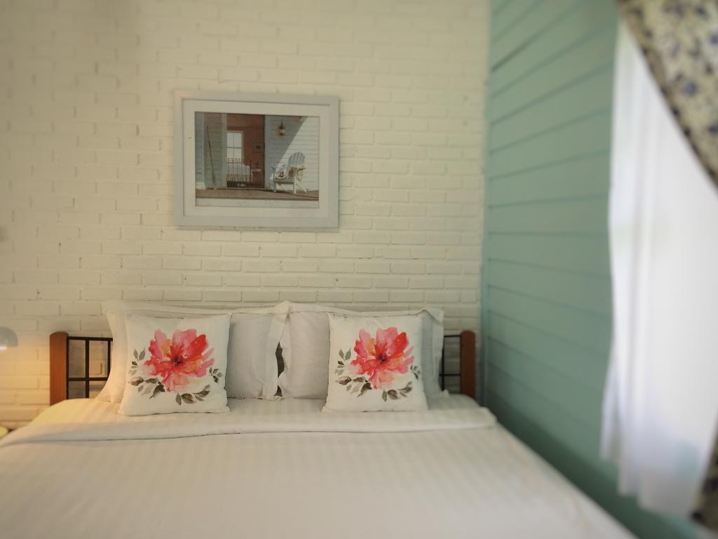 Romance - Another Story In Pai Room photo