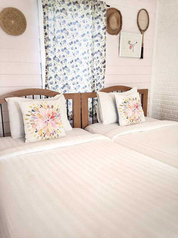 Romance - Another Story In Pai Room photo